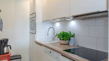 Køleskab, ovn, kogeplade, opvaskemaskine