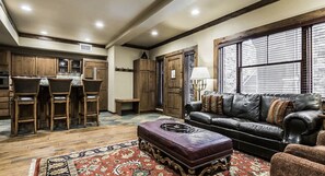 Smart TV, fireplace, DVD player, stereo