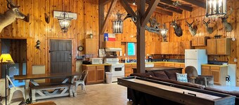 Big Sam Hangout!! 4 bed 3.5 bath South End with rear privacy close to ramp