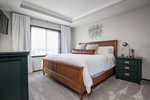 3 bedrooms, travel cot, free WiFi, bed sheets - 5-Star Townhome (3br/3ba) (Sioux Falls)