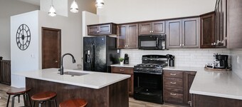 5-Star Townhome (3br/3ba)