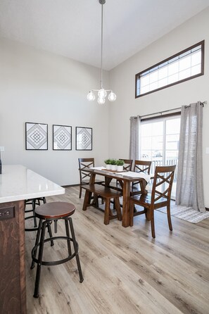 Dining - 5-Star Townhome (3br/3ba) (Sioux Falls)