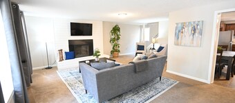 2 Separate Houses!!! Main House + Guest House!!!