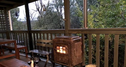 TreeTops - wood fire, outdoor spa and great coffee