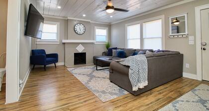 ✔ Spacious & Modern + Pool Table + Great Location