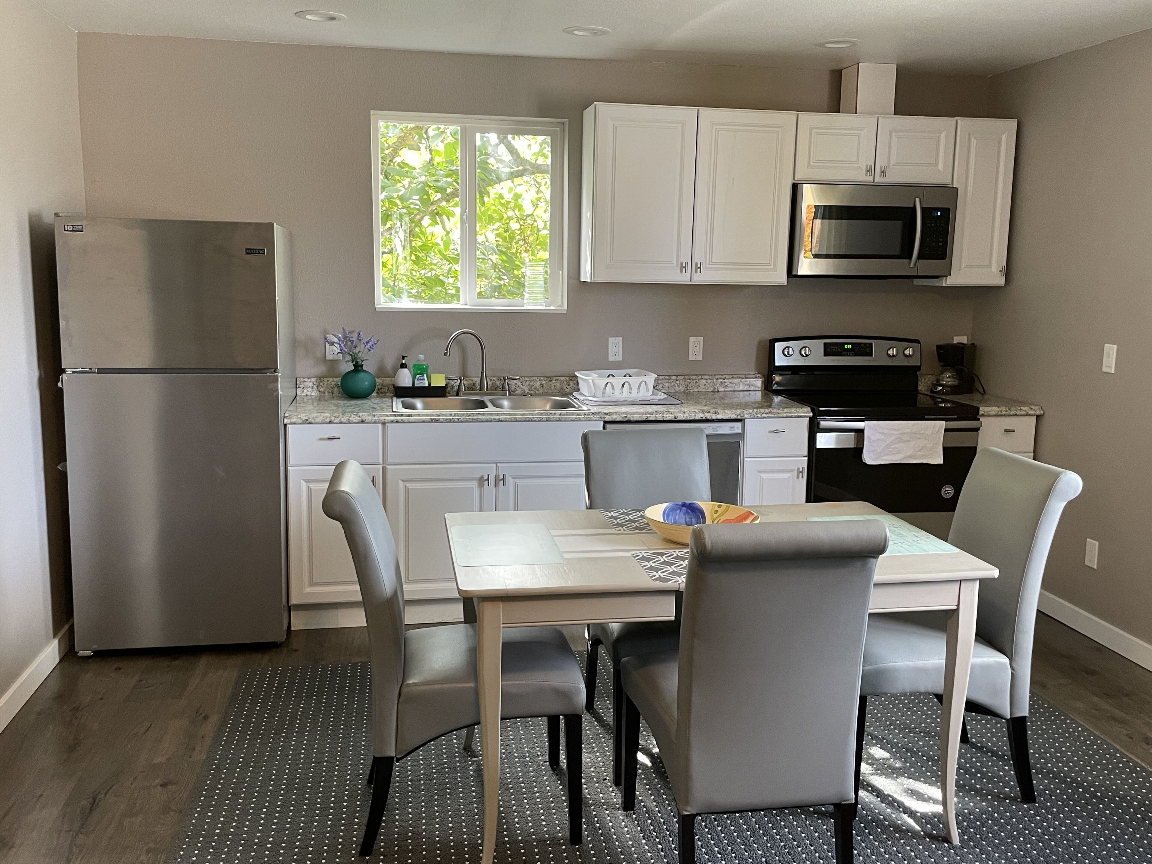 Microwave, dishwasher, coffee/tea maker, cookware/dishes/utensils