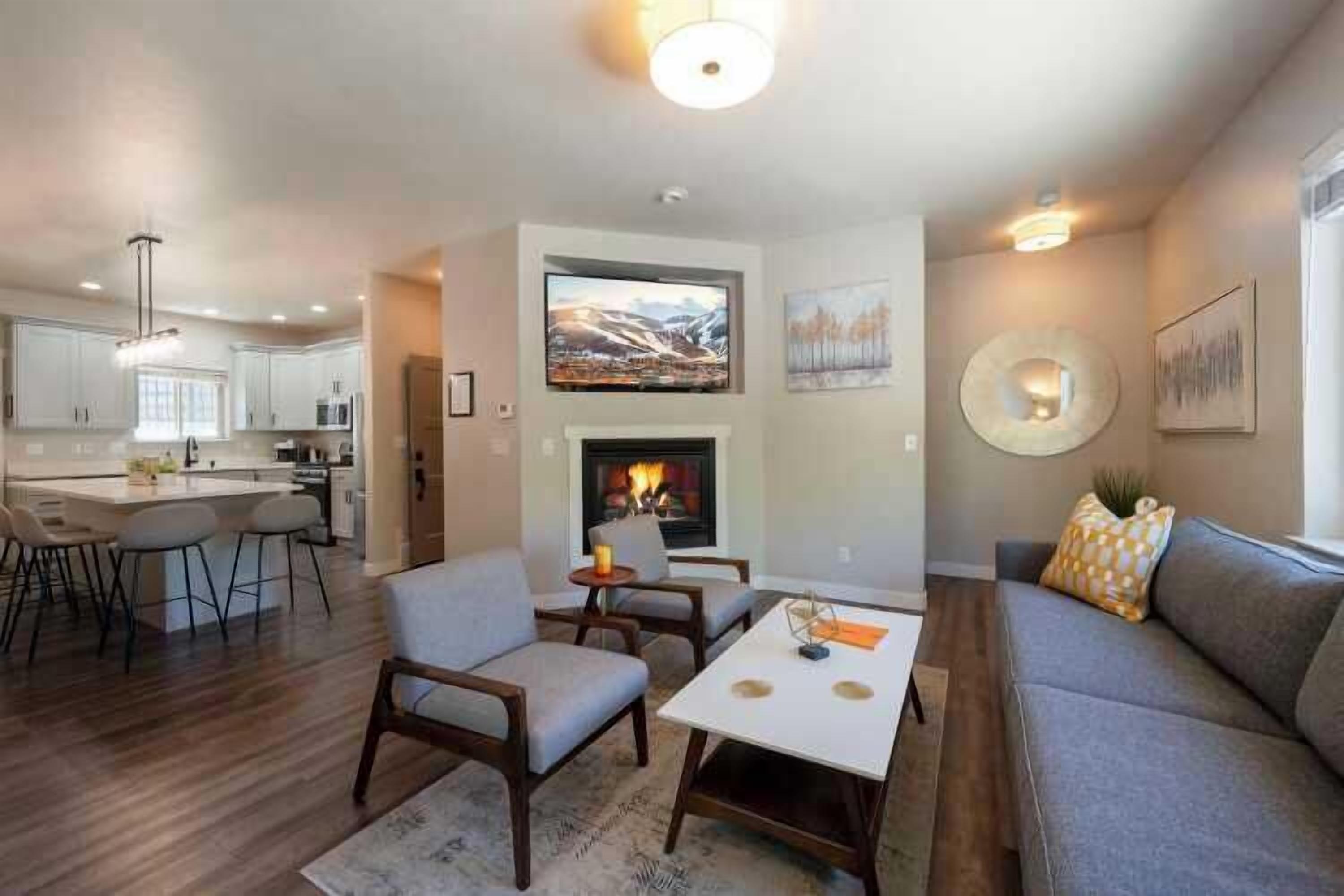Perfect Location, Steps to Main St. Restaurants, Shopping, Town Lift, Free Transit, Private Hot Tub!
