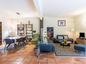 TV - Le Mas Provençal by Interhome (Jonquieres Saint Vincent)