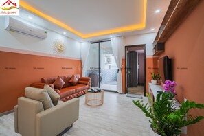 Apartment, 3 Schlafzimmer | Wohnbereich | 40-Zoll-Smart-TV mit Kabelempfang, Fernseher