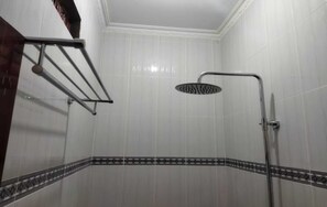 Ducha del cuarto de baño