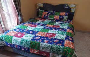 Habitación familiar doble, baño compartido | Ropa de cama