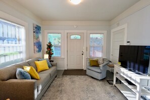 Smart TV - Chez Belinda (Dunsmuir)