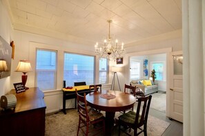 Interior - Chez Belinda (Dunsmuir)