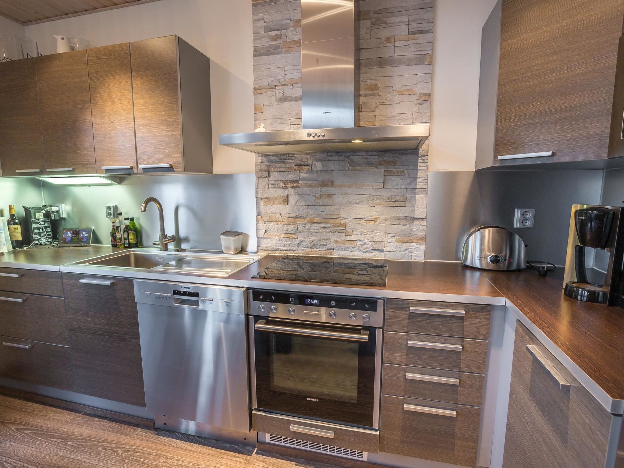 Fridge, microwave, dishwasher, cookware/dishes/utensils