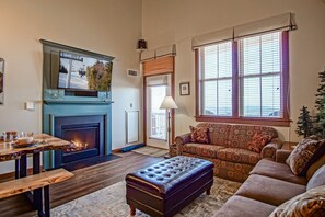 TV, fireplace - Allegheny Springs 440: Slope Side,  Views Of The Slope 2 Bedroom Plus Den 2 Bath (Snowshoe)