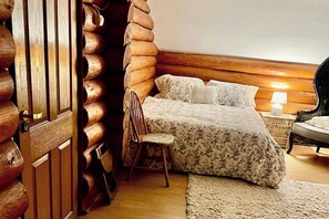 3 bedrooms, iron/ironing board, WiFi, bed sheets - 3 Bed Chalet Sleeps 8 -Fireplace & Enclosed Garden (Sohodol)