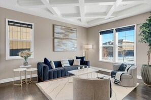 Smart TV, fireplace, stereo - Sunset Casa: Golf & Lake Views, Hot Tub, Fire Pit, Sleeps 16 (Aurora)