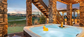Sunset Casa: Golf & Lake Views, Hot Tub, Fire Pit, Sleeps 16