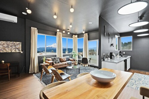 The Mountain View Penthouse in the heart of downtown White Salmon, loft 18