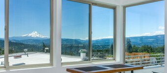 The Mountain View Penthouse in the heart of downtown White Salmon, loft 18