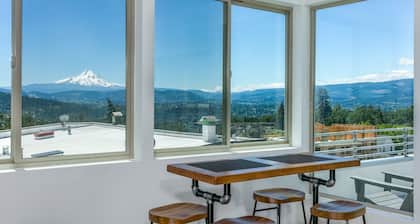 The Mountain View Penthouse in the heart of downtown White Salmon, loft 18