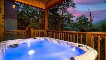 Tina de hidromasaje al aire libre