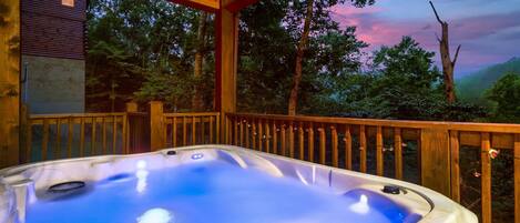 Outdoor spa tub