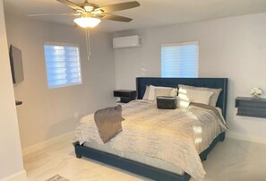 5 Schlafzimmer, Schreibtisch, Bügeleisen/Bügelbrett, kostenloses WLAN