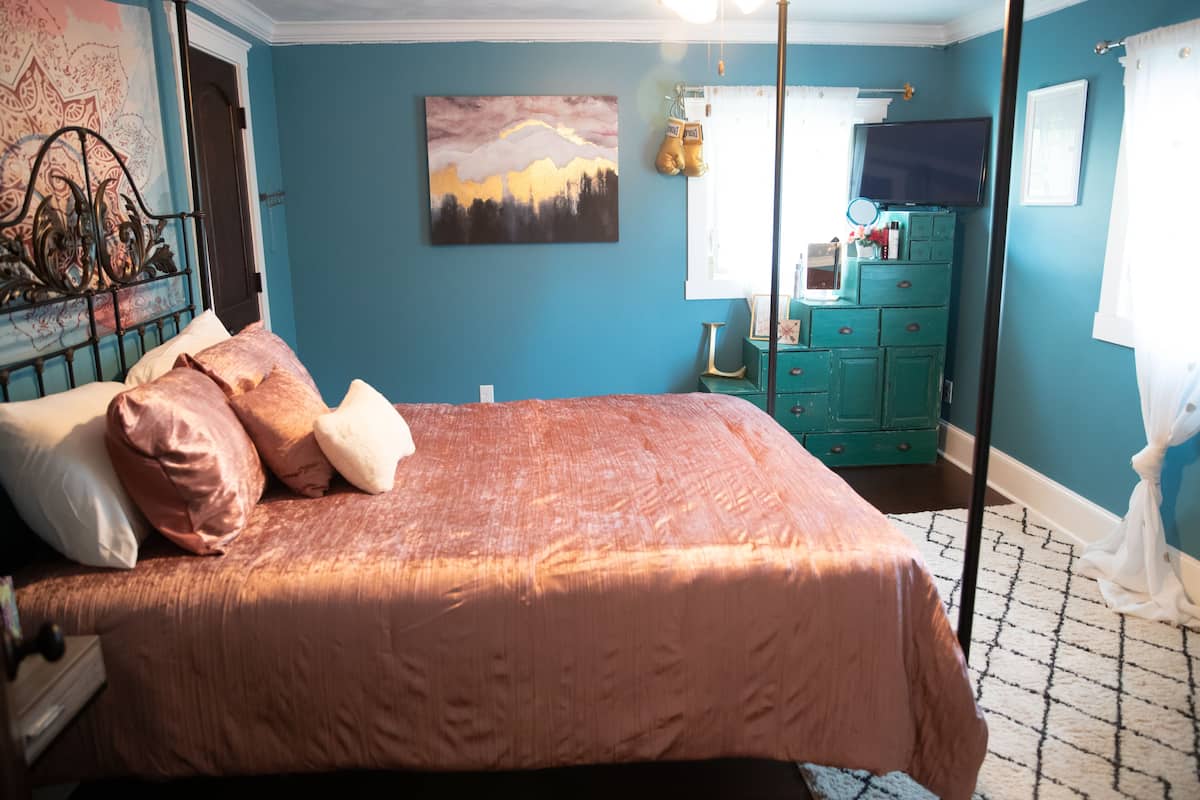 Luxury House | 3 bedrooms, blackout drapes, WiFi (free)