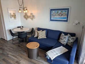 Smart TV - Galveston Oceanview Condo / Balcony / Steps  Away to the Beach (Galveston)