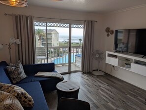 Smart TV - Galveston Oceanview Condo / Balcony / Steps  Away to the Beach (Galveston)