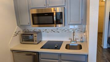 Refrigerador, microondas, parrilla de estufa y lavavajillas