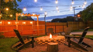 Property grounds - 4 BR , Large Yard with HOT TUB, Fire pit,Basket ball hoop (Dallas)