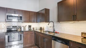 Fridge, stovetop, dishwasher, toaster