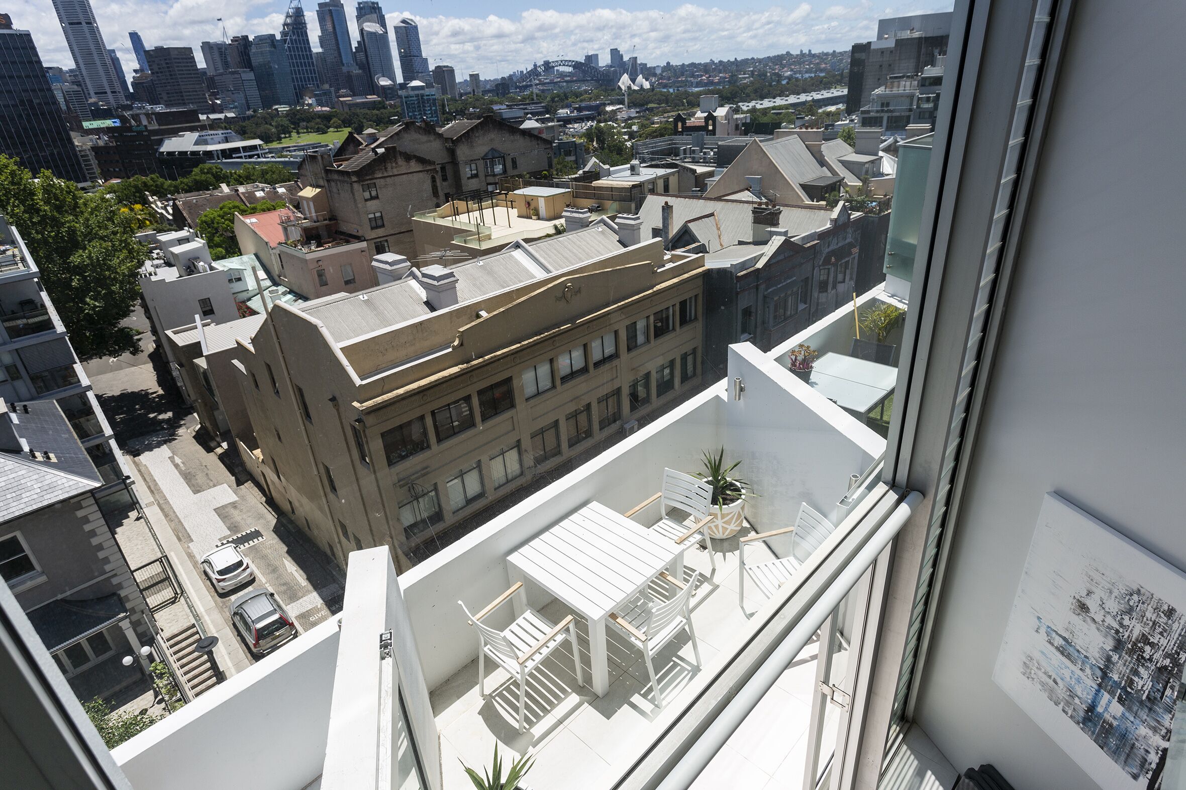 Uninterrupted Harbour Bridge & City Views | Luxurious 1 bedroom split level apt. — image 5