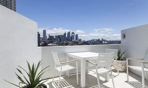 Outdoor dining - Uninterrupted Harbour Bridge & City Views | Luxurious 1 bedroom split level apt. (Darlinghurst)