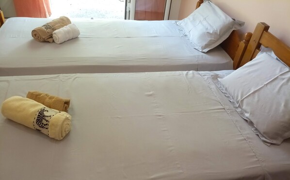 2 bedrooms, iron/ironing board, internet, bed sheets
