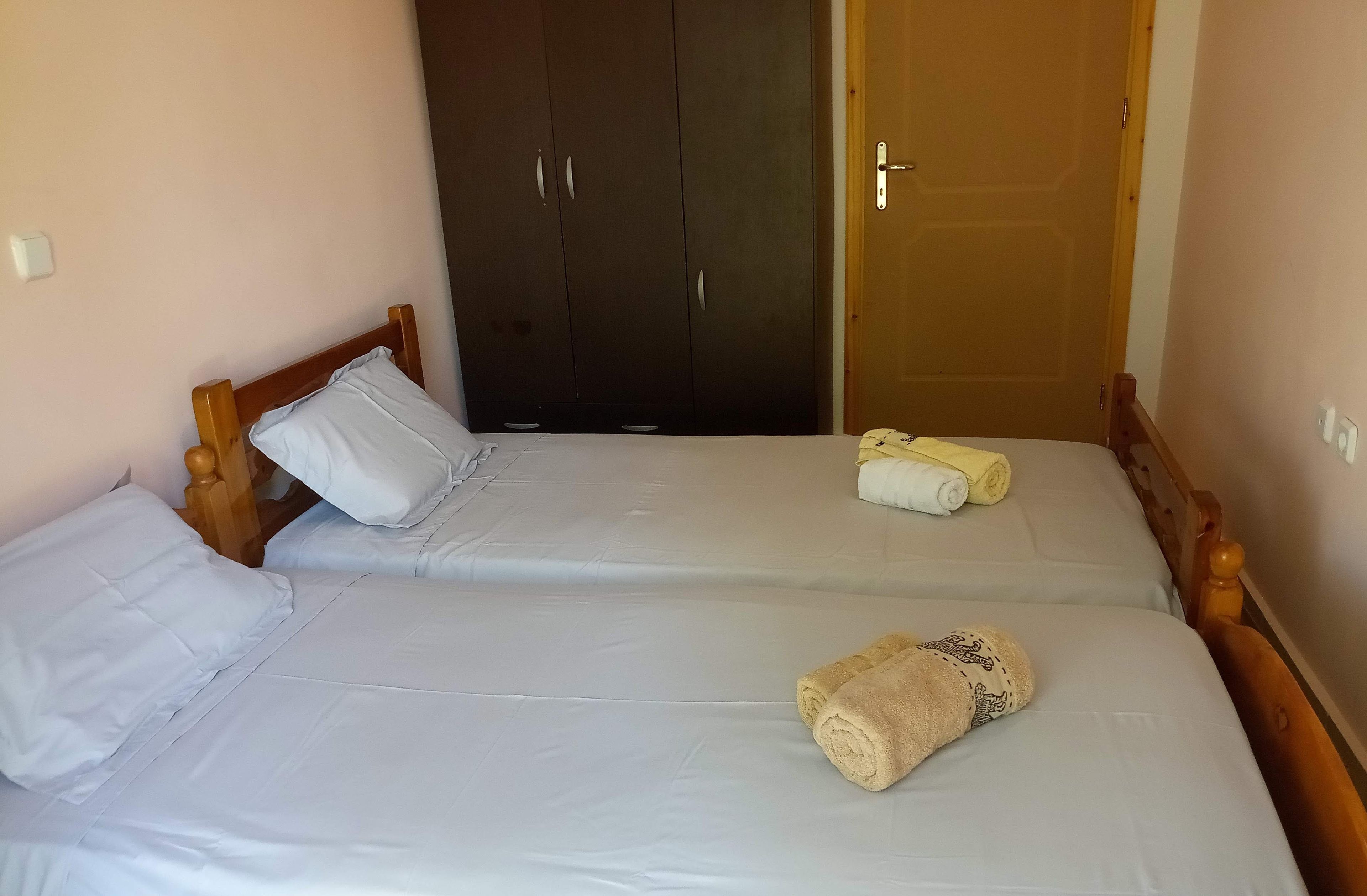 2 bedrooms, iron/ironing board, internet, bed sheets
