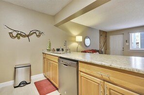 Interior - Main Street Snowcave walkable to Quicksilver (Breckenridge)