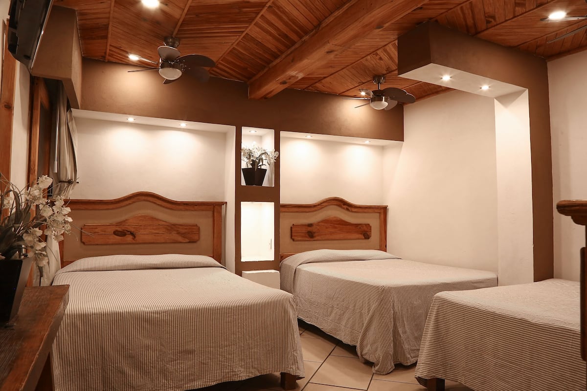 Basic Triple Room | Free WiFi, bed sheets