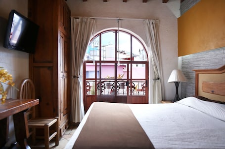 Standard Room, 1 King Bed | Free WiFi, bed sheets