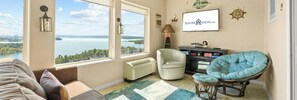 Interior - Table Rock View Penthouse with Sun Room, Luxury Decor, Free Tickets & Prime Location (Branson)
