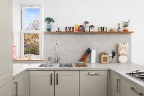 Geladeira, fogão, cooktop, lava-louças