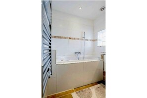 Dusche, Seife, Toilettenpapier