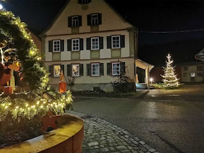 A traditional building with multiple windows and a paved entrance area. - Merlin - Our Celtic farm (Niederstetten)
