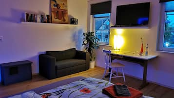 1 bedroom, desk, travel crib, WiFi