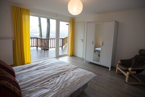 3 chambres, lit de bébé portatif, literie fournie
