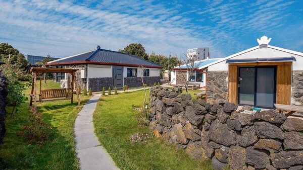 Pyeongdae Moons Stay Pension - Jeju-si