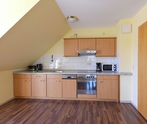 Fridge, oven, stovetop, dishwasher - Vacation accommodation close to the beach for up to 4 people on the Zingst dyke | underground parking | WLAN (Zingst)