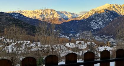 Tuhogarencerler apartment with views and sun